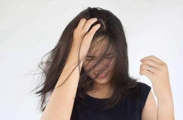 正确的洗头方法来维护头皮的健康,每天洗头和7天洗1次头哪个更健康