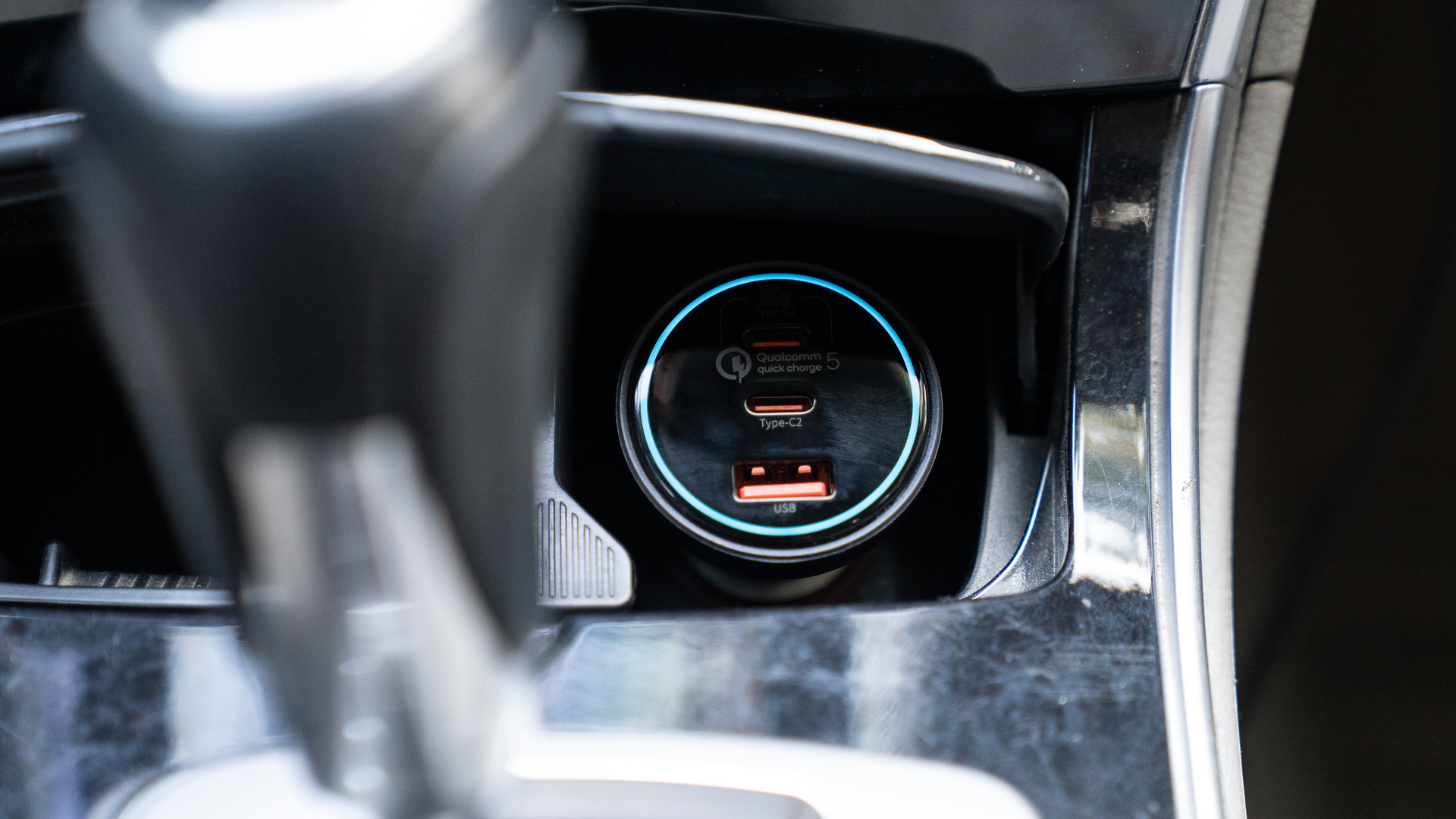 汽车人,出发!车生活补给利器,倍思160WQC5认证车载充电器分享