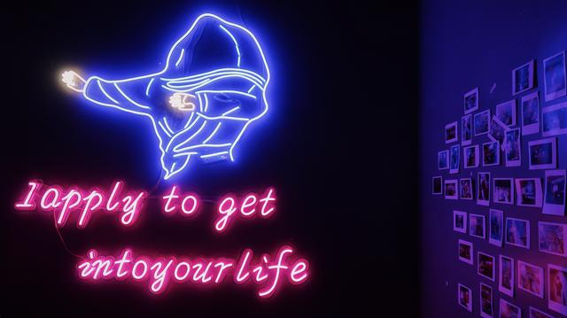 脸颊泛红毛孔粗大暗沉,脸颊泛红发烫毛孔扩张