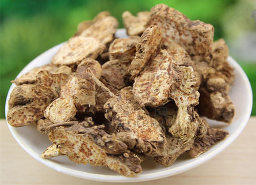 中暑喝了两瓶藿香正气水没用,中暑喝藿香正气水还是藿香正气液