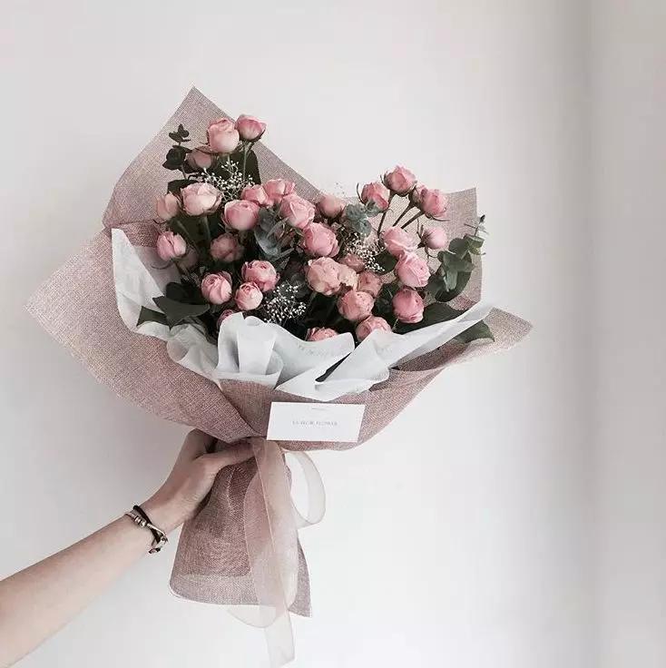 三八女神节送女生花代表什么,女神节送一朵玫瑰花合适吗