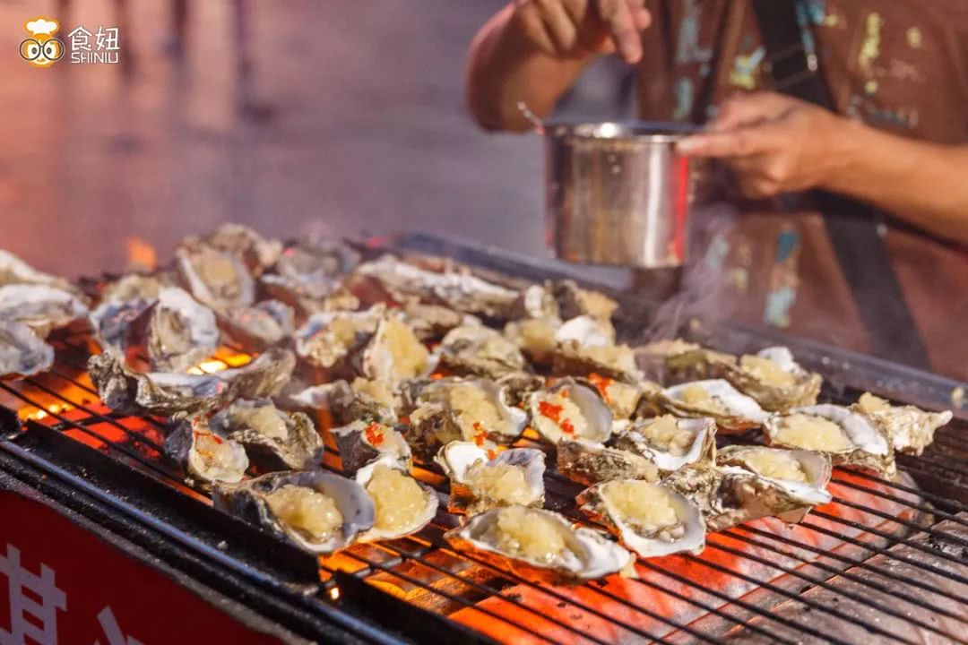 游击队吃生蚝视频,游击队烤生蚝