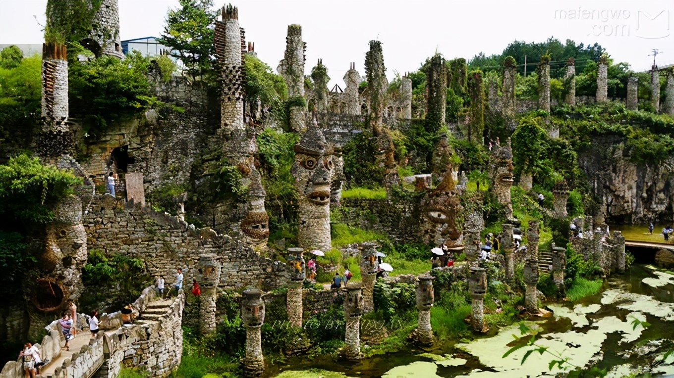 隐居山林建城堡,男子隐居沙漠25年打造自己的城堡