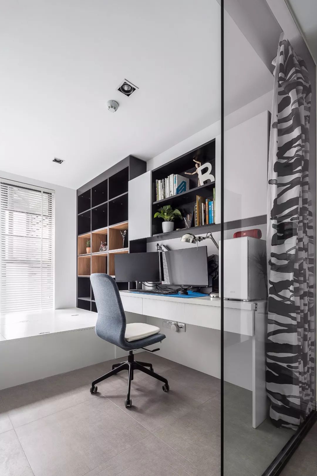 房间小柜子和书桌怎么设计,全屋定制小柜子和隐藏式书桌