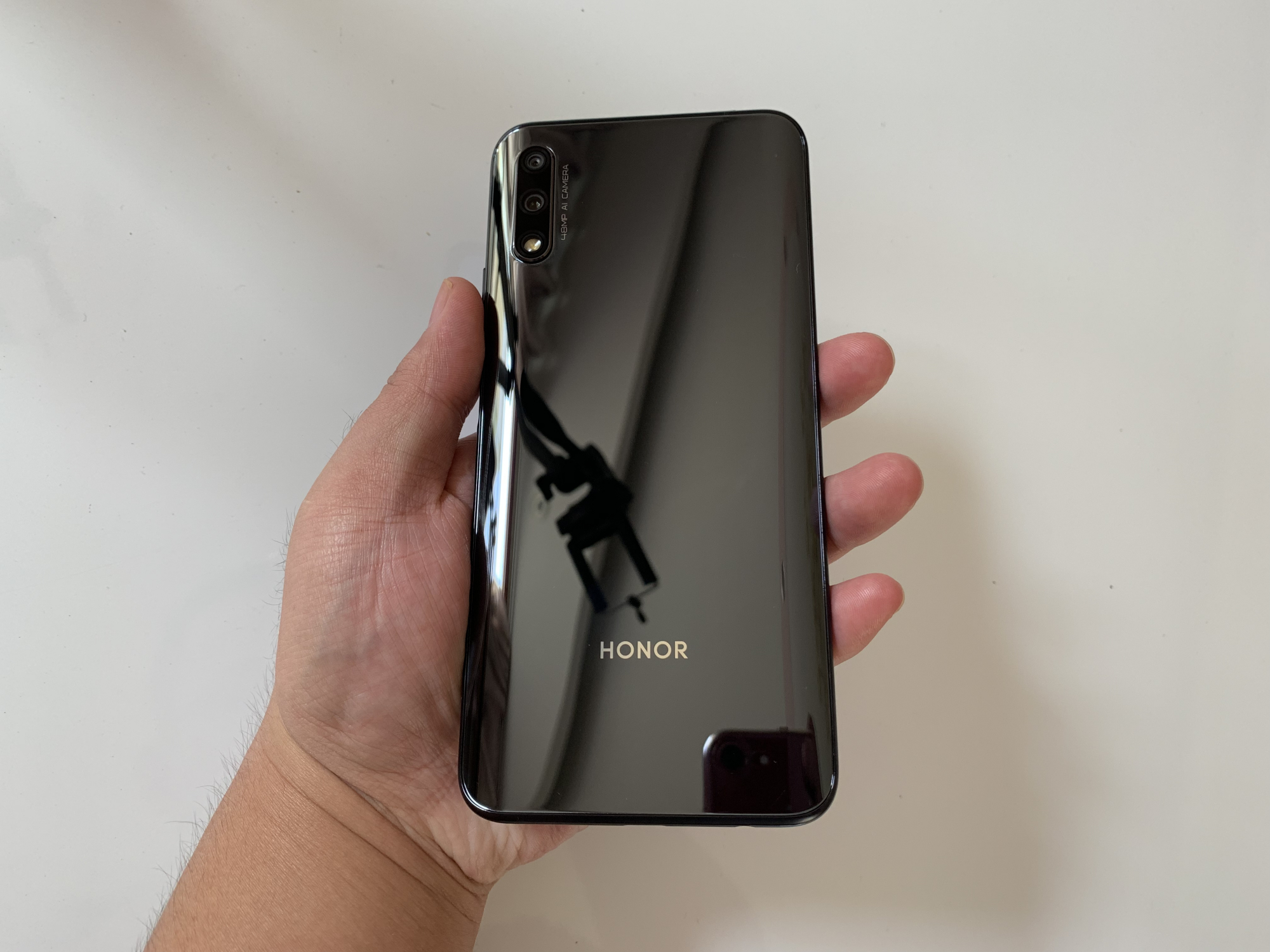 荣耀9x目前值得买吗,上市一年的荣耀90还能买吗