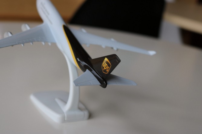 8亿美元出售货运子公司，UPS何出此辙？