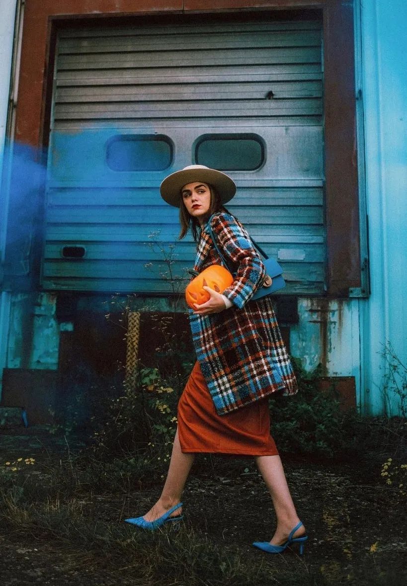 墨绿色格纹大衣怎样搭配好看,短款格纹毛呢大衣的搭配方法