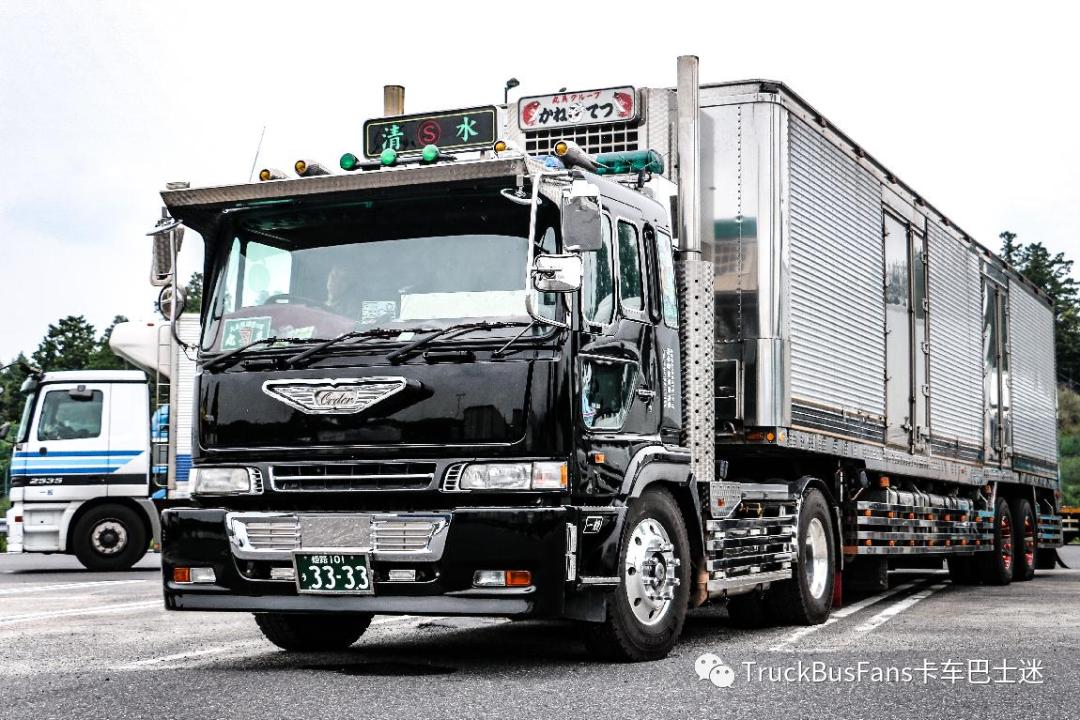 日本高速公路服务区随拍！卡车居然都这么帅