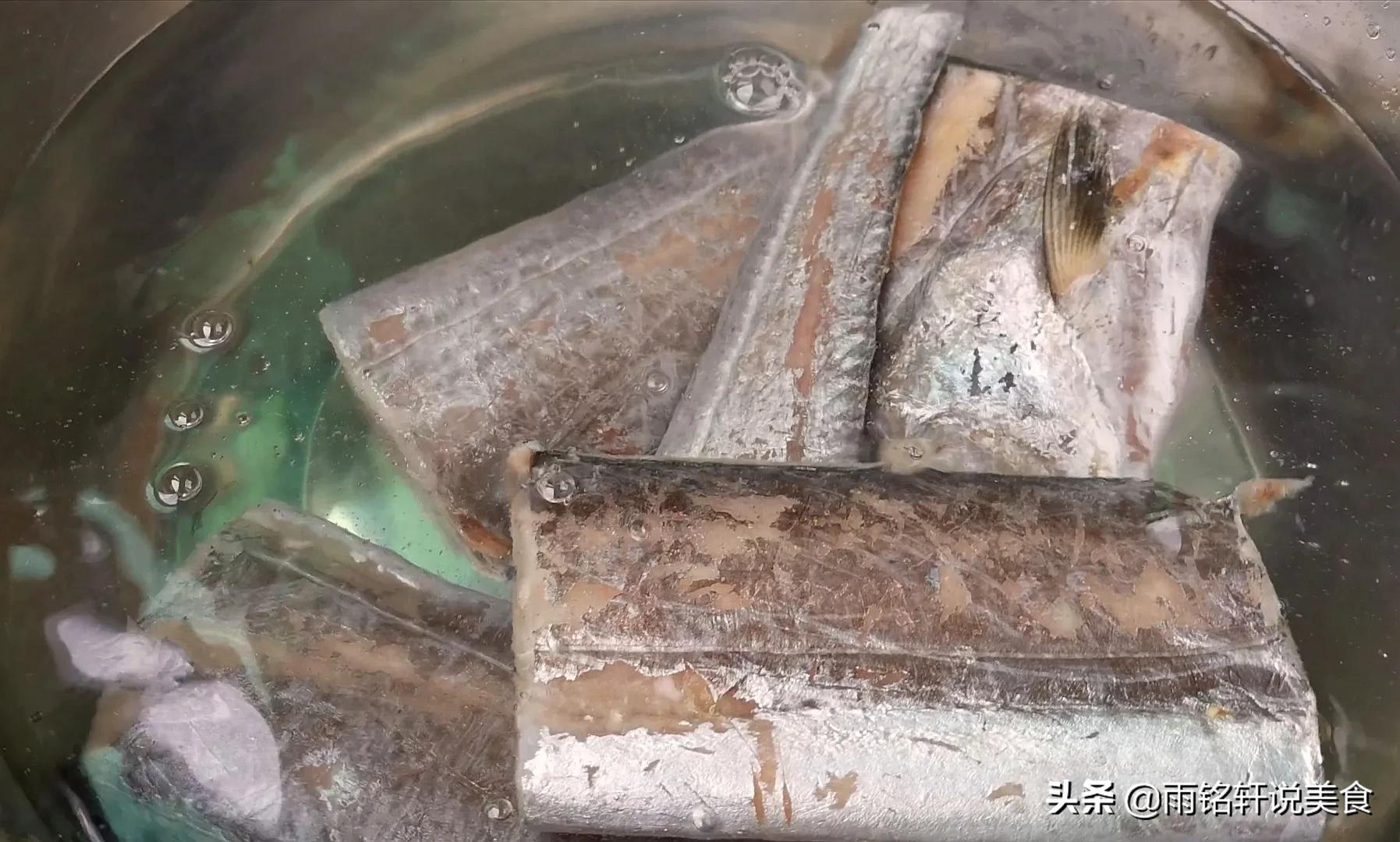 电饼铛煎带鱼不粘锅不破皮,煎带鱼不粘锅不破皮的技巧