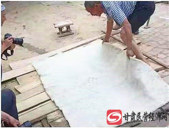 陇东黄土高原上的擀毡匠左立彦