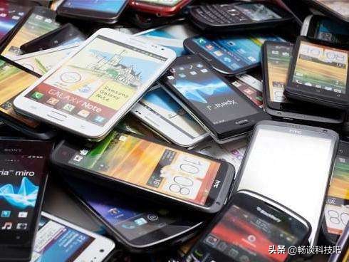 那些“回收旧手机换脸盆”的人能赚钱吗？揭秘：一吨提400克黄金