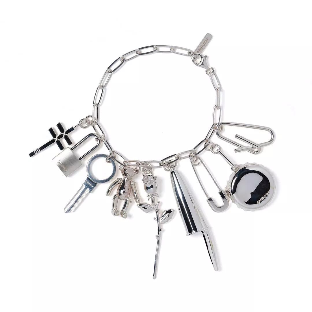 王一博西装复古风,王一博的心头肉