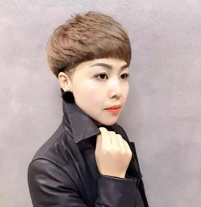 女士四十留什么样短发好看,四十的女人适合什么短发型