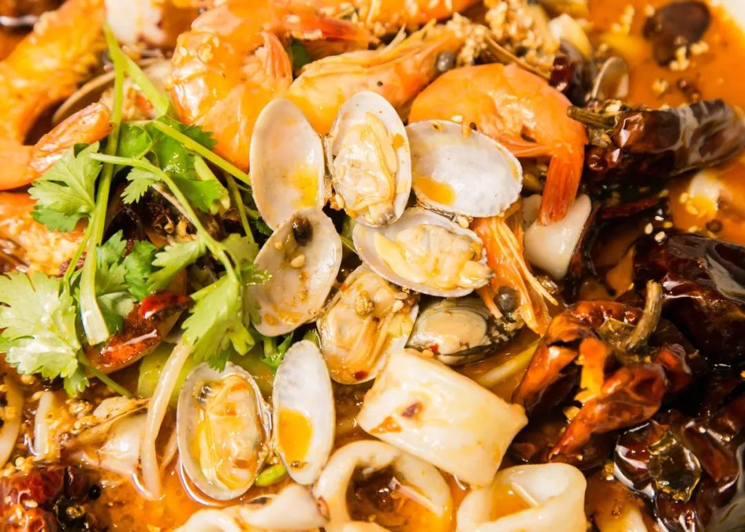 在“卡通乐园”吃“瘦瘦鱼”，一份大过脸盆，居然不到50元