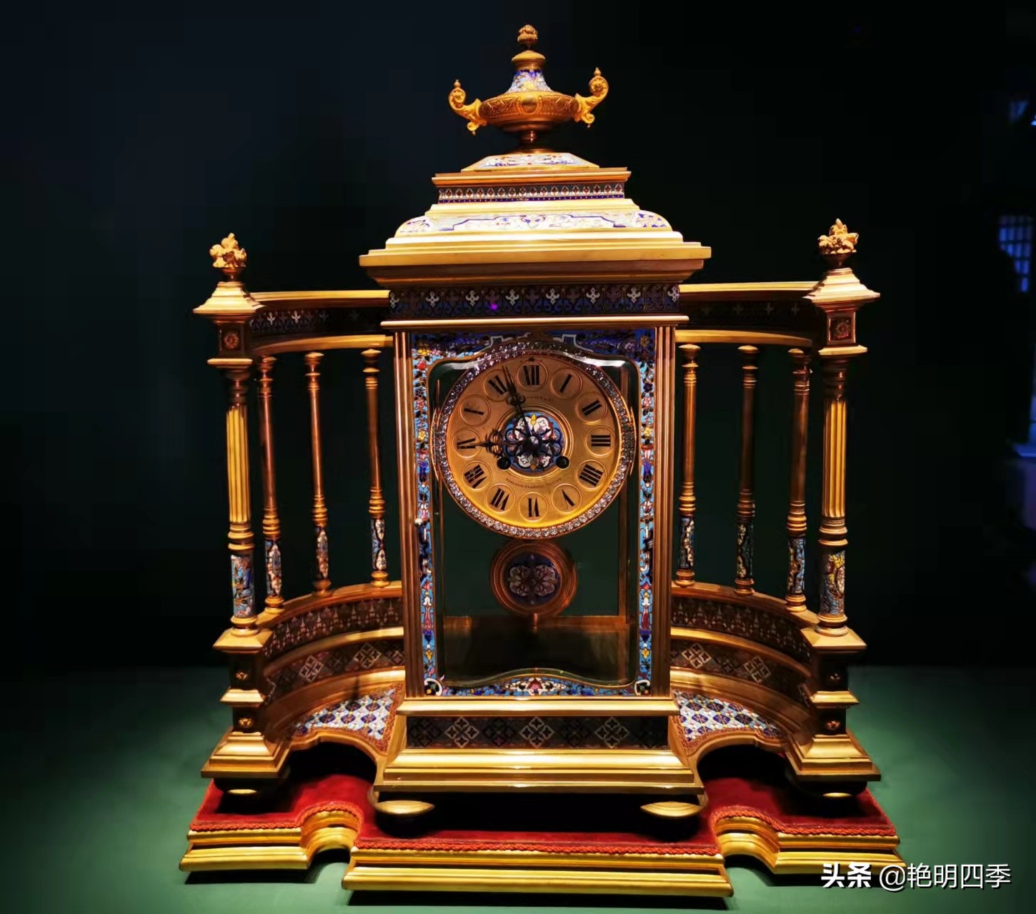 参观故宫的钟表图,展示一下故宫的各种钟表
