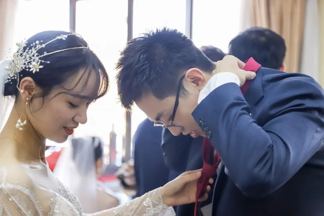 李兰娟致敬院士视频,致敬李兰娟院士的诗朗诵