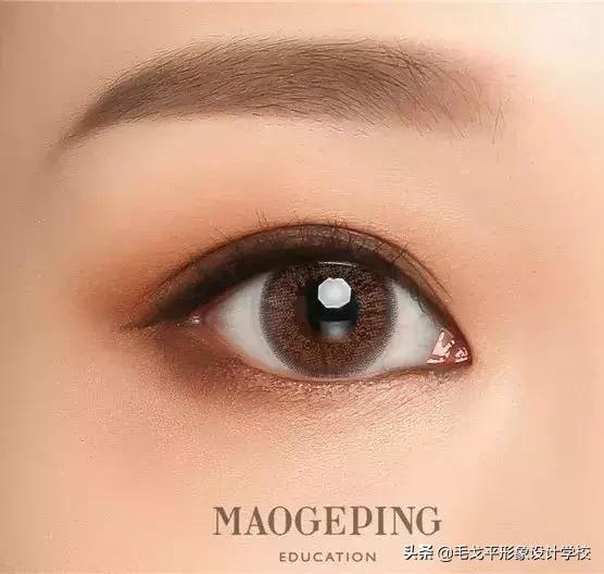 怎么画眼妆才不显脏,怎么防止眼妆花