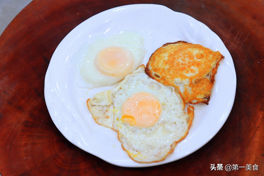 做荷包蛋怎么不粘勺子,做荷包蛋怎么不起沫