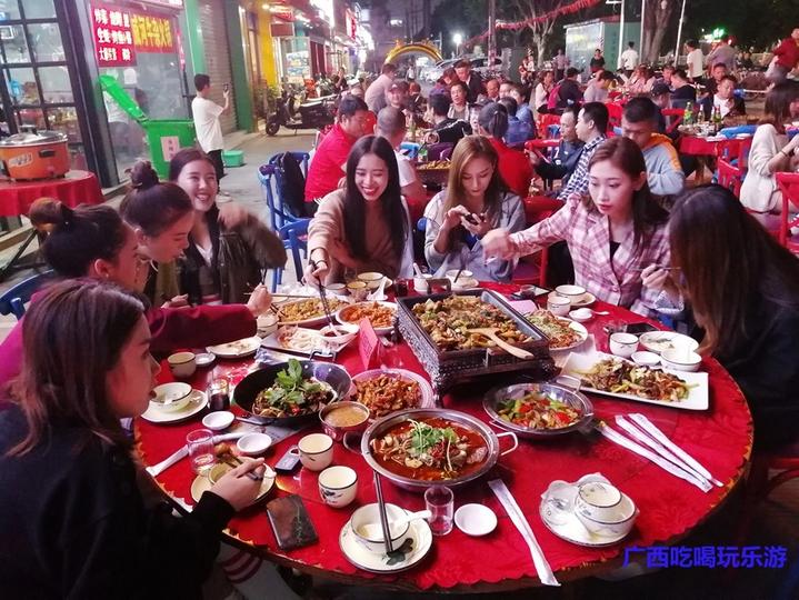 美食嘉年华再度来袭，滨都美食广场掀起舌尖上的狂欢