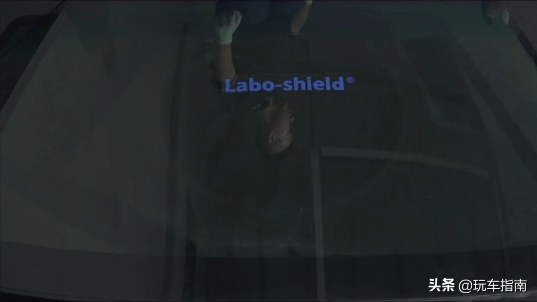风挡玻璃又破裂?实测日本玻璃盾,石子80km/h撞击都没事?