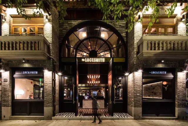 召唤佛山大胃王！足足八层高XXXXXL号大力水手汉堡，全部吃完免单