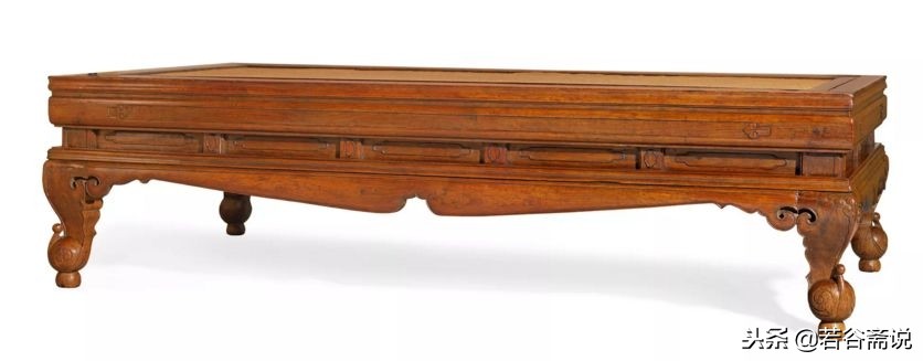 你看这张榻：破旧吗？破旧！大气磅礴吗？没觉得！可它值3105万！