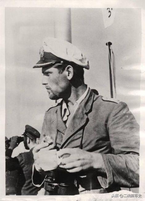 邋遢小伙变身帅气型男片段,邋遢大叔重生后变成肌肉型男