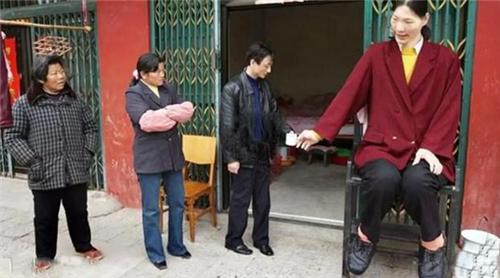 比姚明还高的中国女巨人,中国第一女巨人身高超姚明