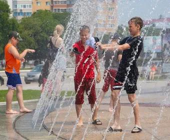 布市滞留国人获得信息难，商户赚钱应远离*场赌**