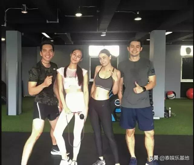 泰星和女友同框,泰星甜蜜日常生活