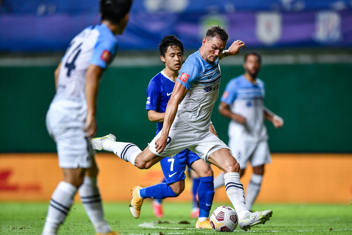 中超医道!科蒂出席运动医学论坛,女主播为广州城中医诊所打Call