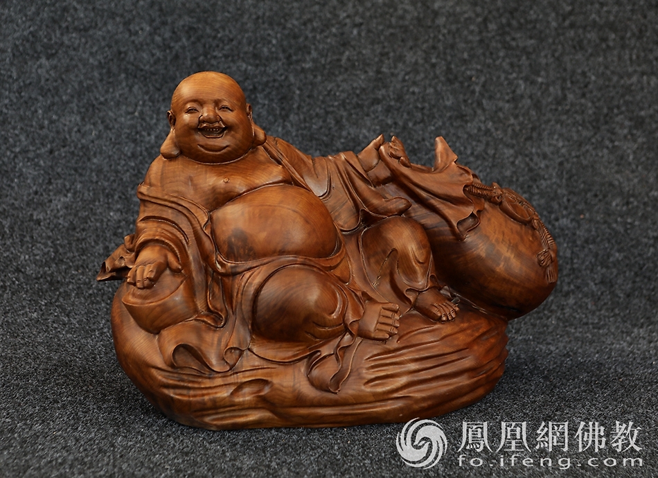 桐柏山木雕博物馆弥勒佛雕像,桐柏木雕博物馆龙的雕像