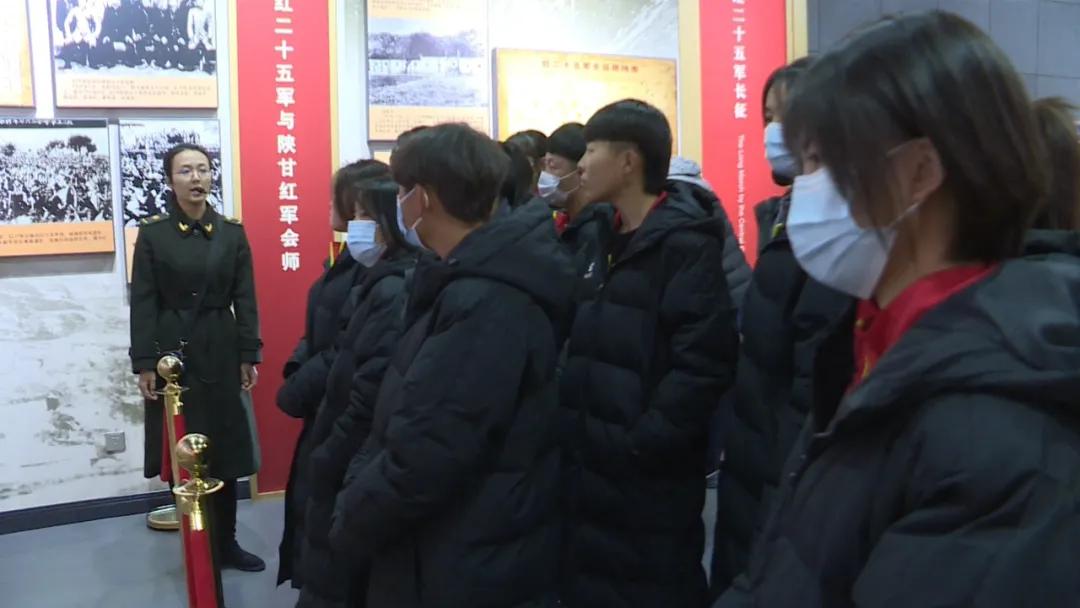 甘肃省青少年校园足球联赛酒泉市代表队瞻仰红军会宁会师旧址