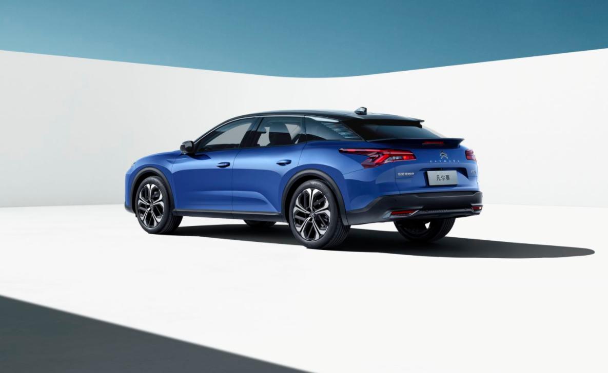 凡尔赛和凯美瑞哪个值得购买,凯美瑞与凡尔赛