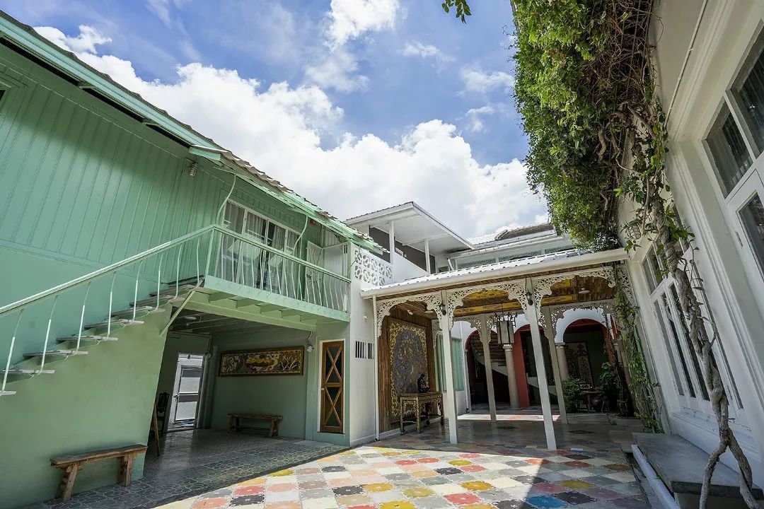 曼谷|瓷砖大佬做出的民宿，真是亮瞎眼