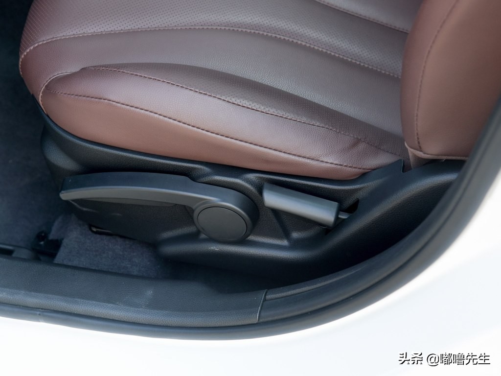 东南a5翼舞手动2021翼尚版价格,东南a5翼舞真实油耗多少钱一公里