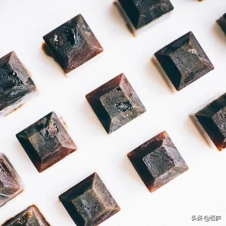 星巴克魔幻美人鱼、MUJI色卡饮料、复刻名画的甜品，让你一秒入夏