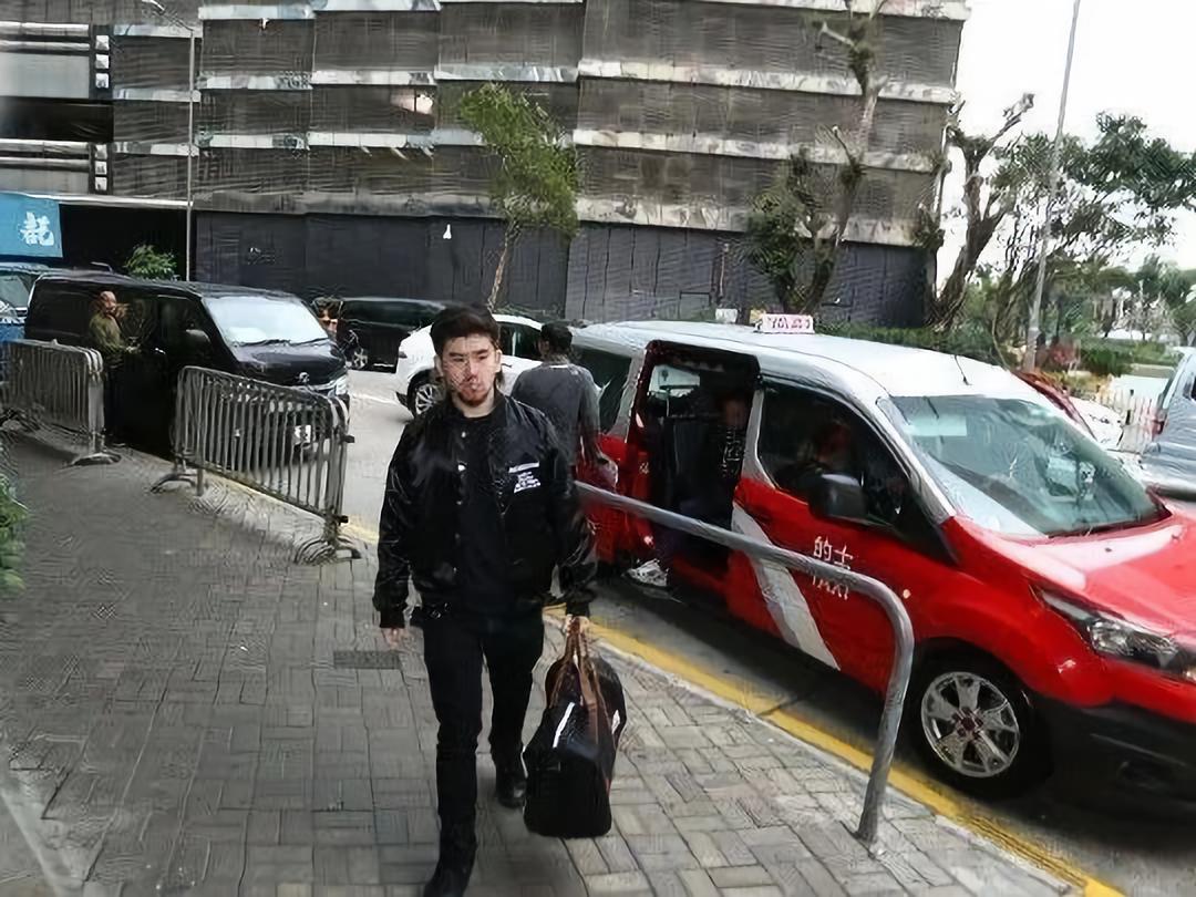 排队等土葬！亡母病逝两个月今日终于设灵视帝瞻仰仪容依然心痛