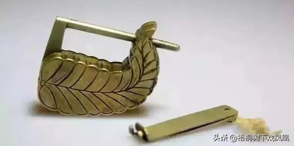 中国过去女子的“贞洁锁”，一般扣在裤腰上，使用很方便