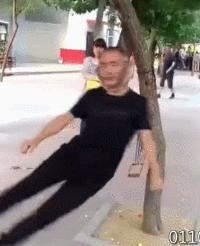 上吊治颈椎,老太太上吊式治颈椎