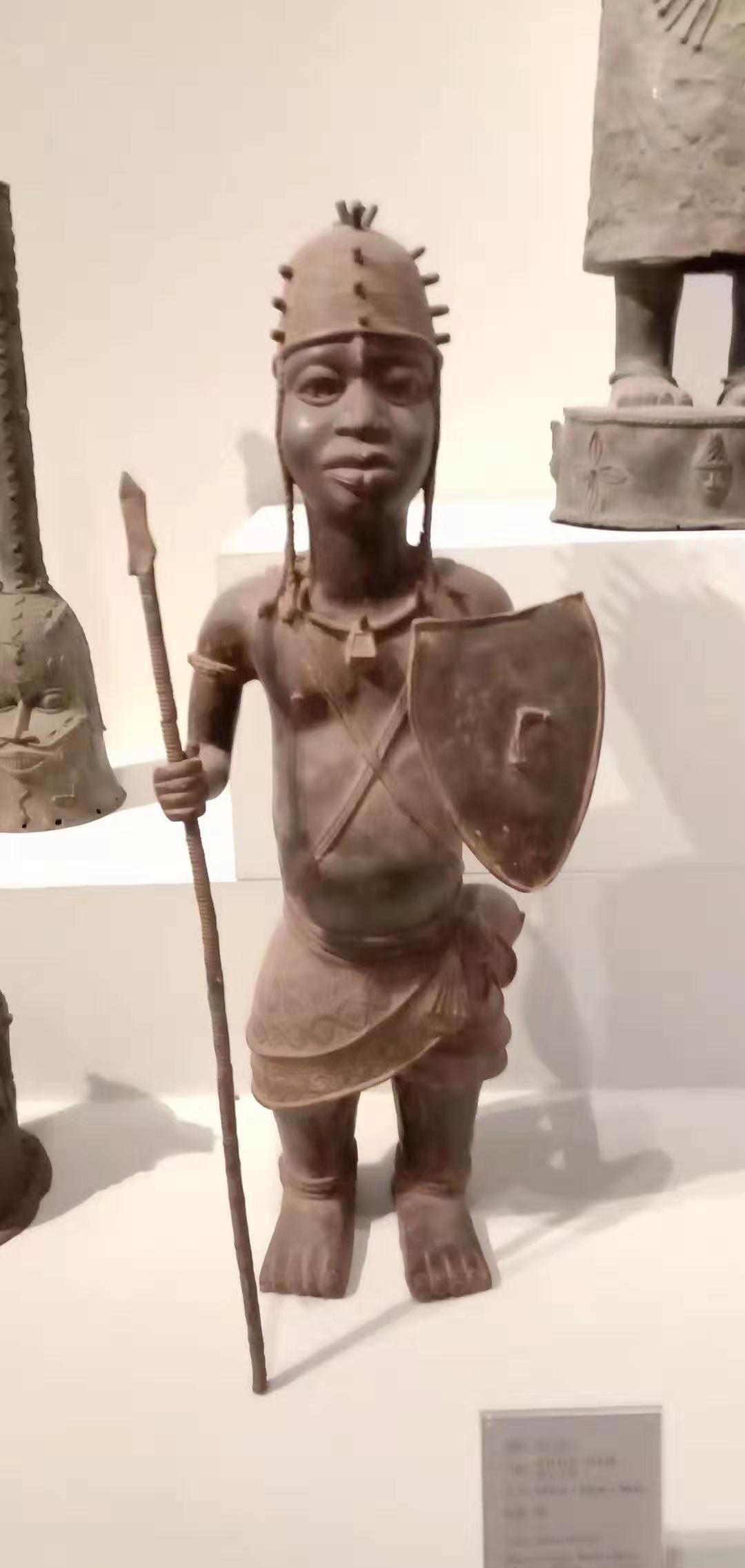 我的同桌打我怎么办,如果同桌上课打你怎么办