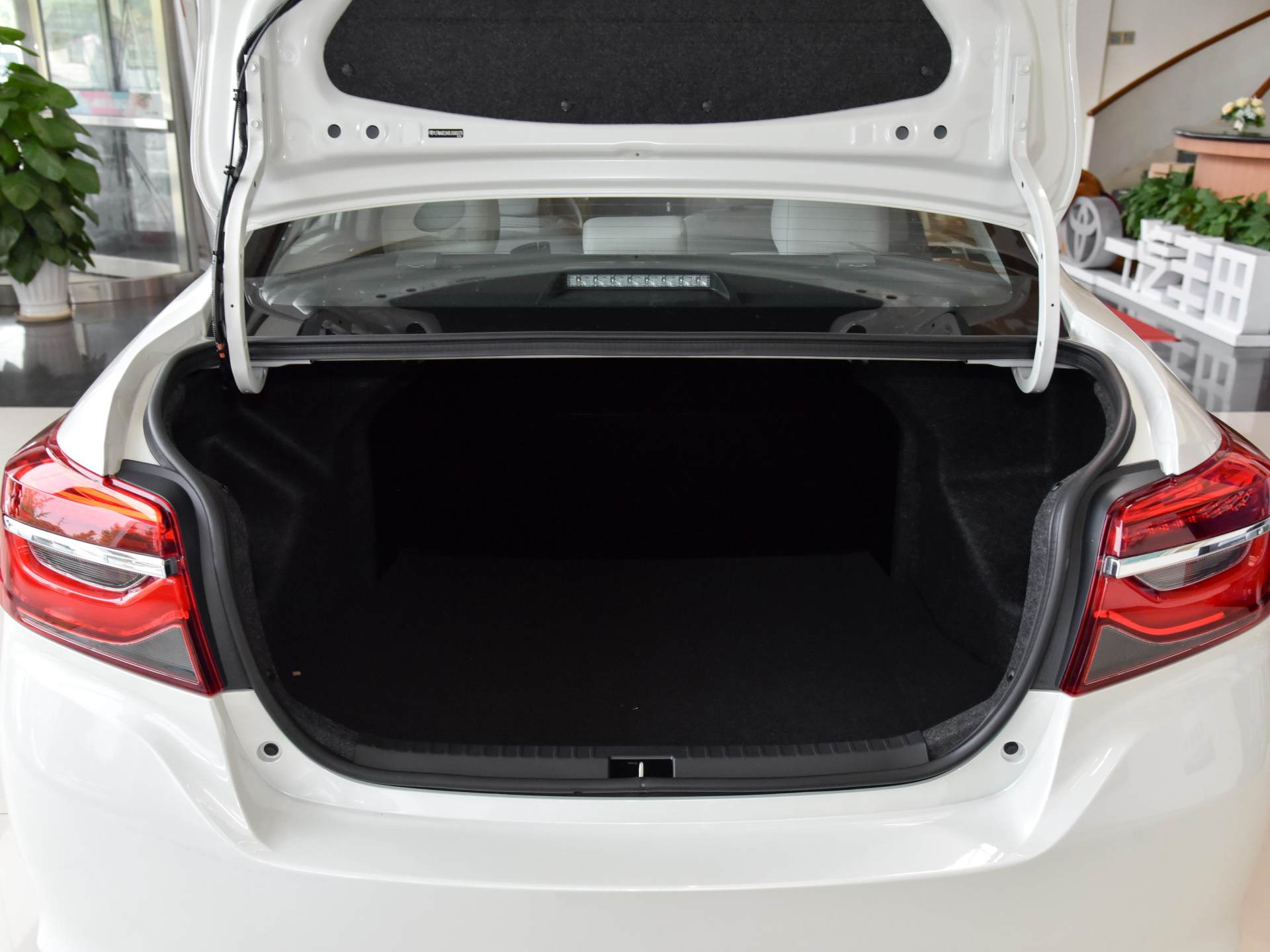 油耗低性价比高的日系车,实用性超强2018款丰田威驰