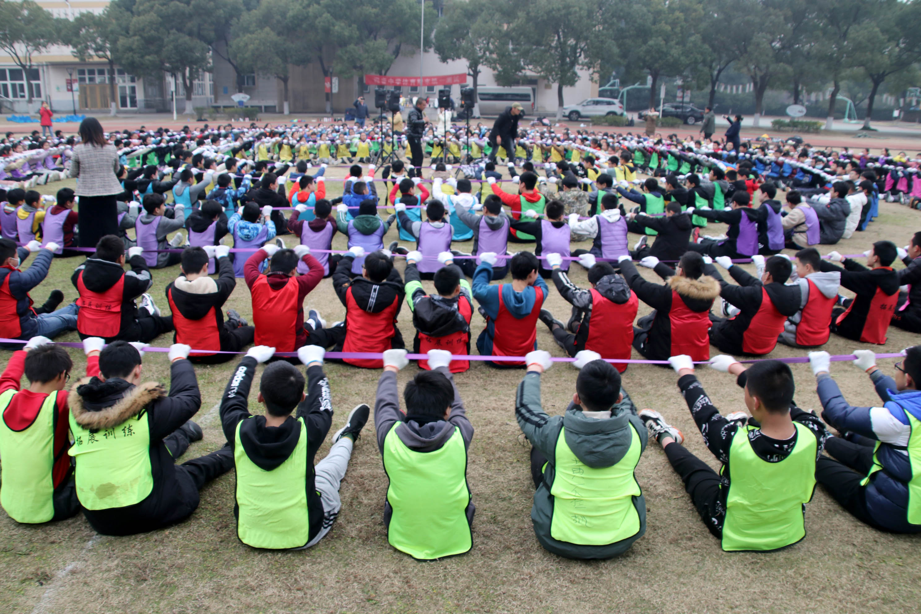 苏州吴中区迎春中学开展“拓展训练进校园素质教育显身手”活动