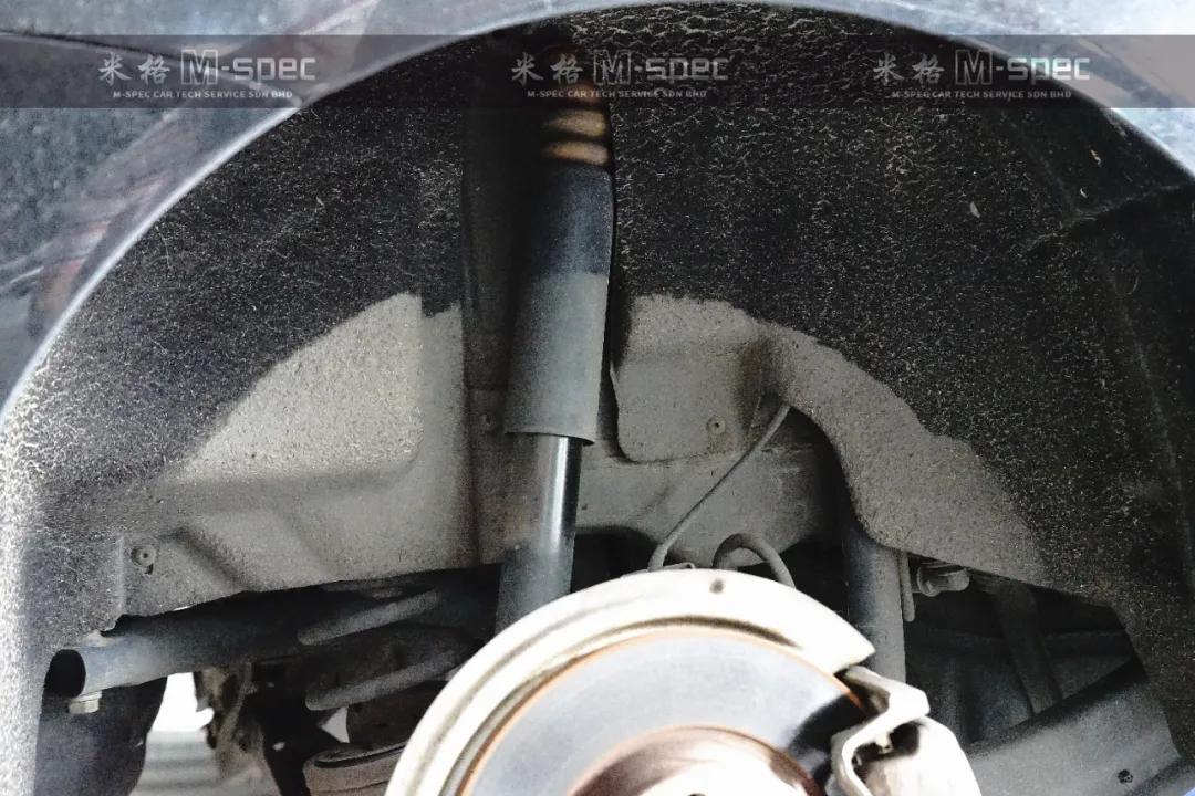 大众迈腾换完避震前后对比效果,迈腾改koni变色龙避震使用感受