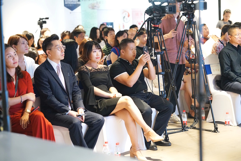 “断舍离”美食风靡,陆雪新书《食色食遇》发布