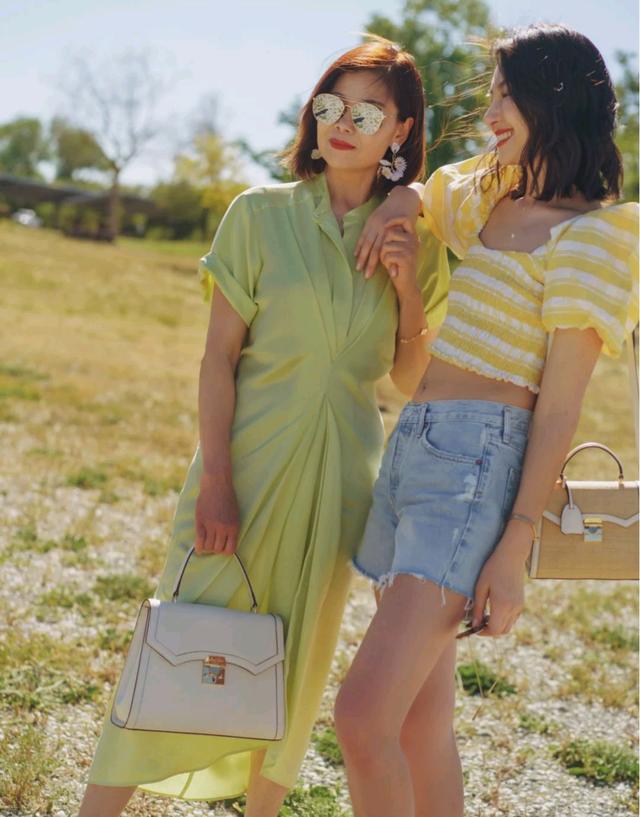 今年流行的适合40岁女人穿的裙子,有特色的裙子适合40多岁的女人穿