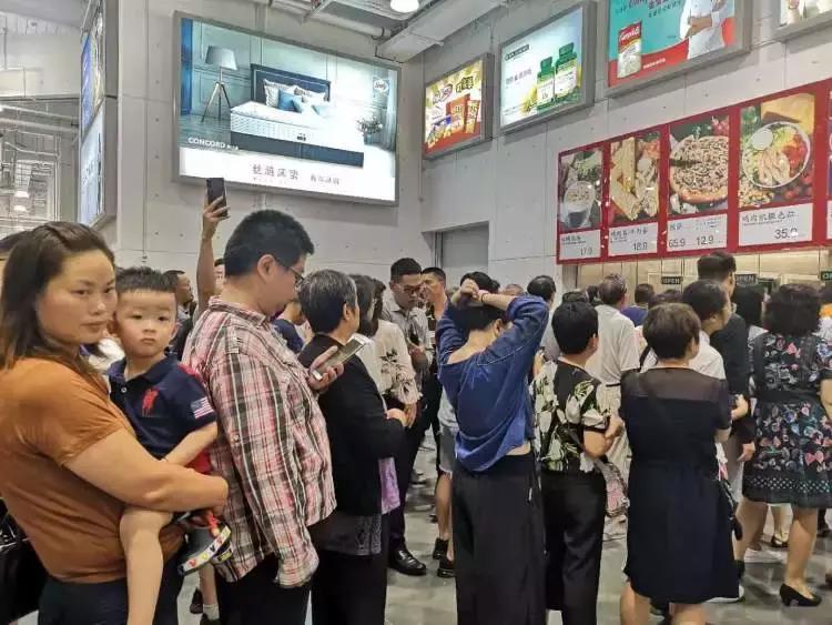 costco几点开门排队,costco上海店开业半天即停业