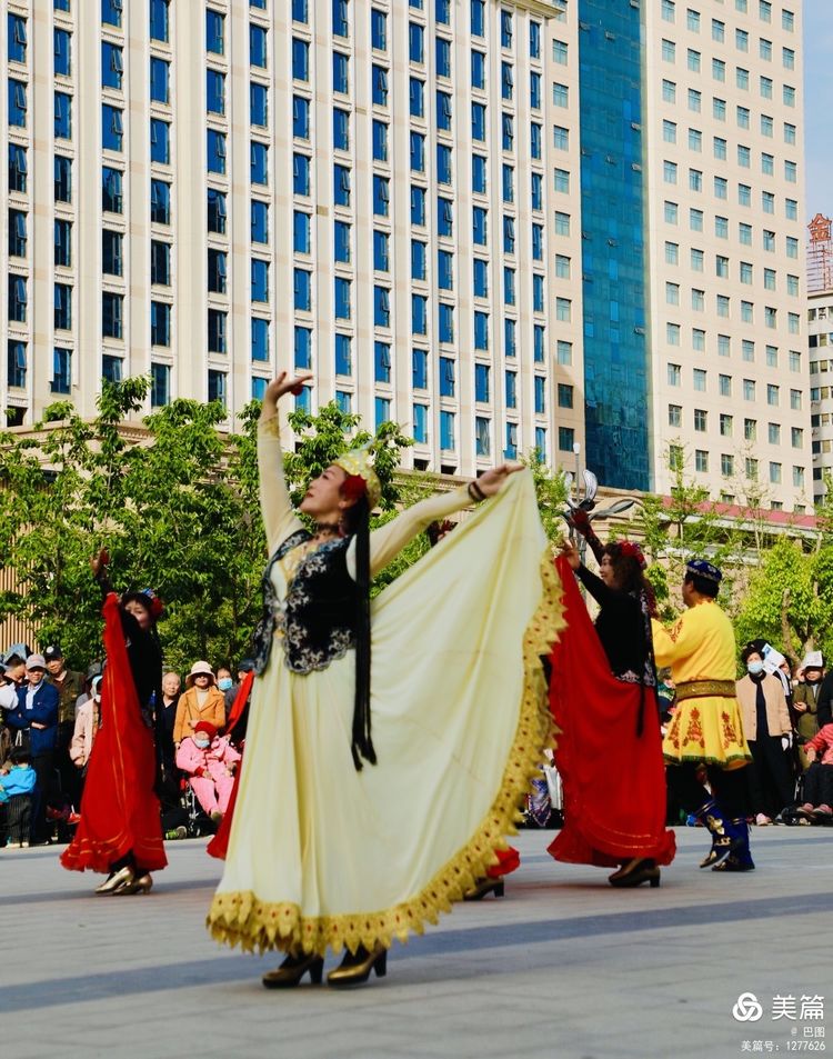 洛阳牡丹广场新疆舞视频,洛阳牡丹广场爵士舞
