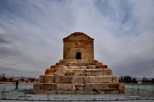 英雄一去,英雄一去豪华尽的意思