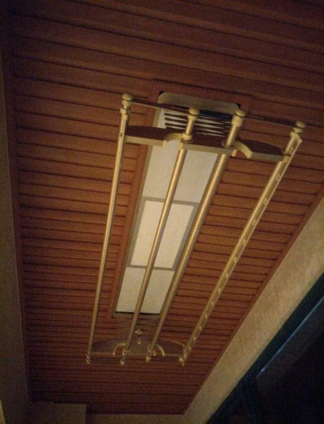 阳台晾衣架安装方法,晾衣架顶座横着安装还是竖着安装